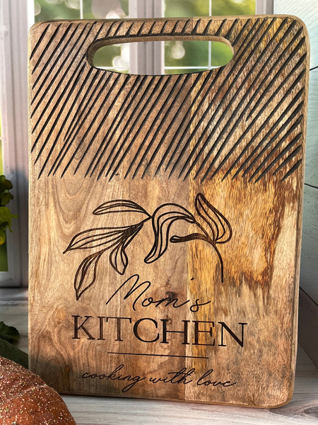 Mom's Kitchen, Engraved Cutting Board, Wood Cutting Board, Cheese Board, Serving Board, Gift From Family, Gift For Mom, Gift From Kids