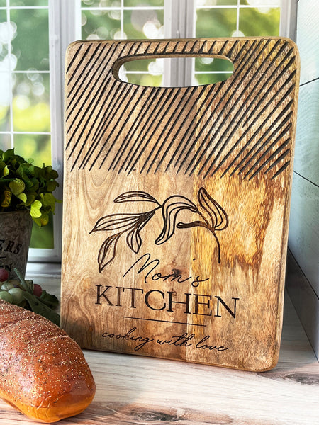Mom's Kitchen, Engraved Cutting Board, Wood Cutting Board, Cheese Board, Serving Board, Gift From Family, Gift For Mom, Gift From Kids