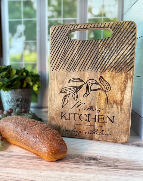 Mom's Kitchen, Engraved Cutting Board, Wood Cutting Board, Cheese Board, Serving Board, Gift From Family, Gift For Mom, Gift From Kids